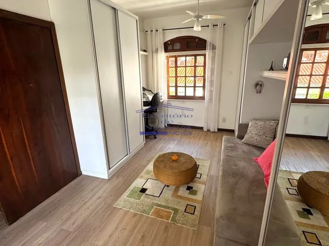 Imagem 2: Casa à venda em Porto Alegre-RS no bairro Cavalhada: 3 quartos, 1 suíte, 4 salas, 4