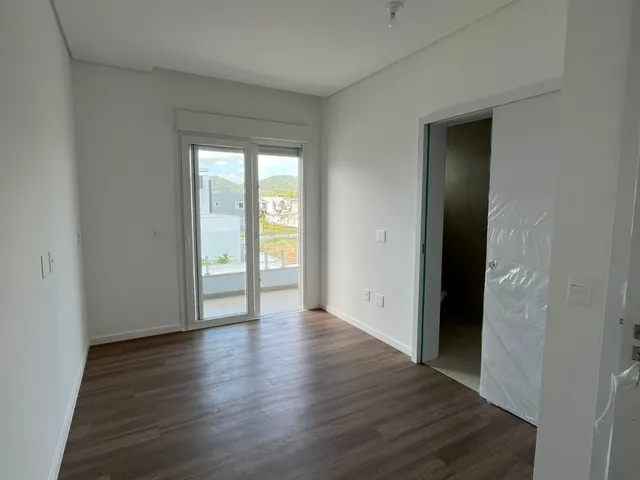 Imagem 13: Venha Se Encantar com Essa Deslumbrante Casa no Condomínio Caminho do Engenho Ii