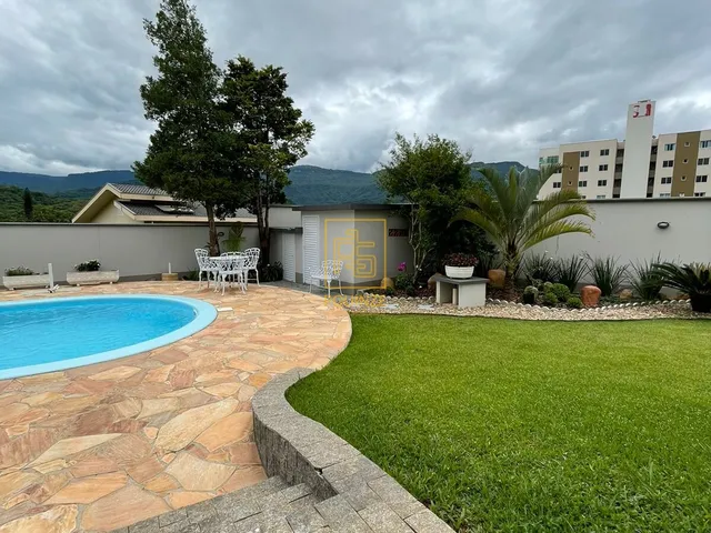 Imagem 2: Belíssima casa de Alto Padrão no centro de Rodeio