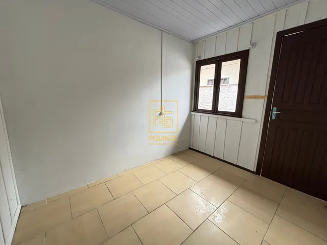 Imagem 3: Casa de esquina com kitnets para renda extra em Timbó