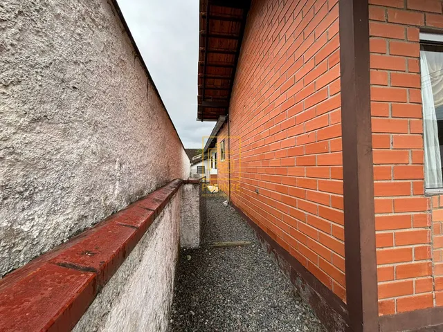 Imagem 2: Casa de esquina com kitnets para renda extra em Timbó