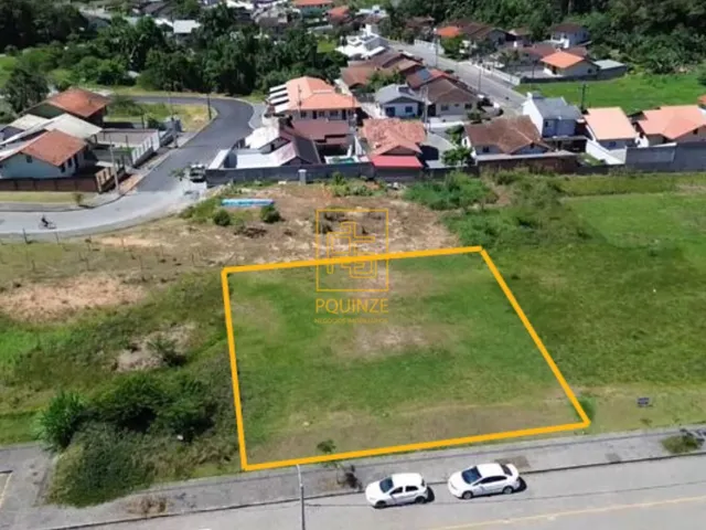 Imagem: Terreno com 12 metros de frente no bairro