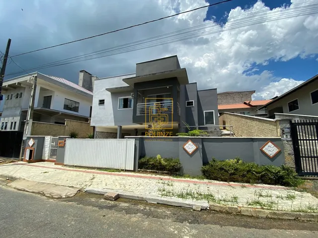 Imagem: Casa de alto padrão com ponto comercial