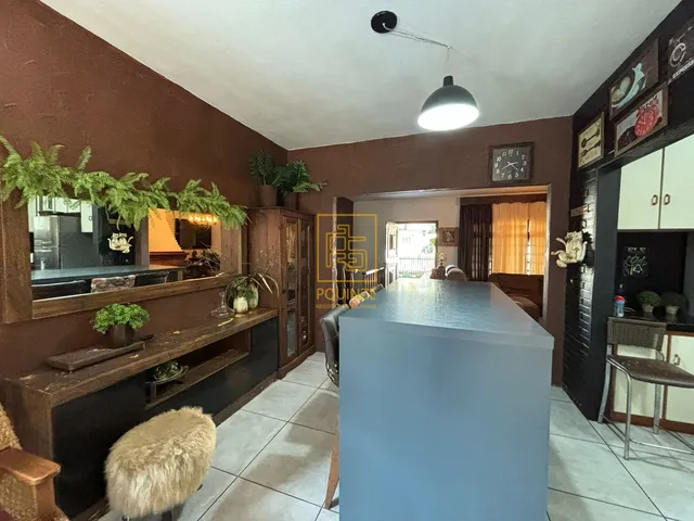 Imagem 6: Charmosa Residência Vintage com Piscina: Um Refúgio Elegante