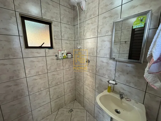 Imagem 2: Charmosa Residência Vintage com Piscina: Um Refúgio Elegante