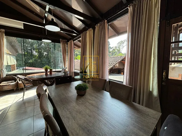 Imagem 7: Charmosa Residência Vintage com Piscina: Um Refúgio Elegante