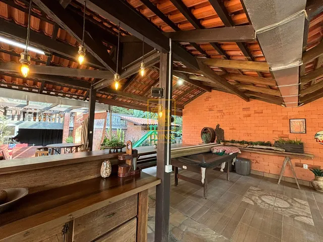 Imagem 5: Charmosa Residência Vintage com Piscina: Um Refúgio Elegante