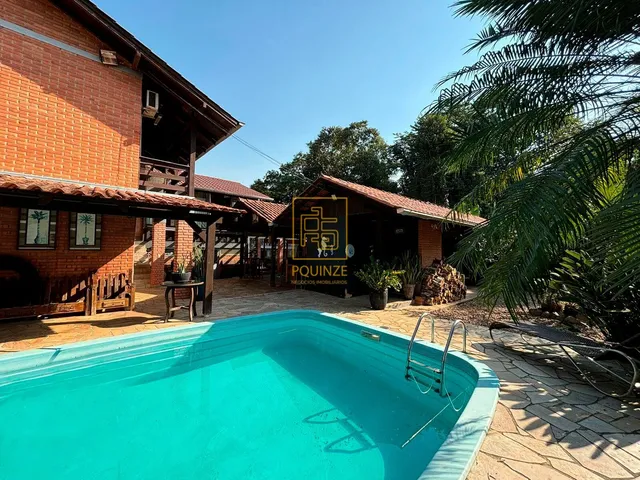 Imagem 4: Charmosa Residência Vintage com Piscina: Um Refúgio Elegante