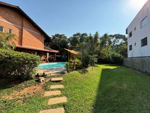 Imagem 9: Charmosa Residência Vintage com Piscina: Um Refúgio Elegante