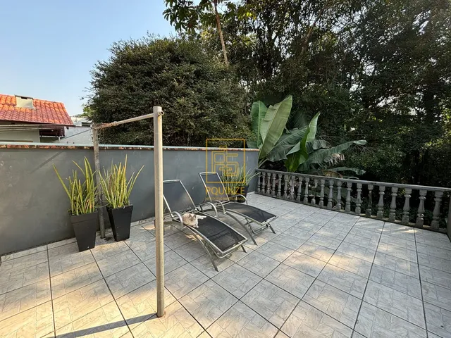 Imagem 13: Charmosa Residência Vintage com Piscina: Um Refúgio Elegante