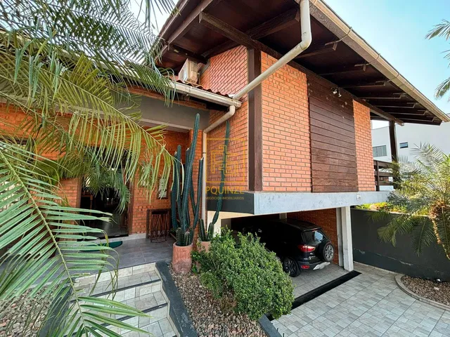 Imagem 12: Charmosa Residência Vintage com Piscina: Um Refúgio Elegante