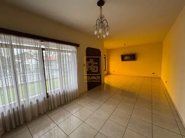 Imagem 3: Casa de Esquina com Quintal Amplo no Bairro das Capitais
