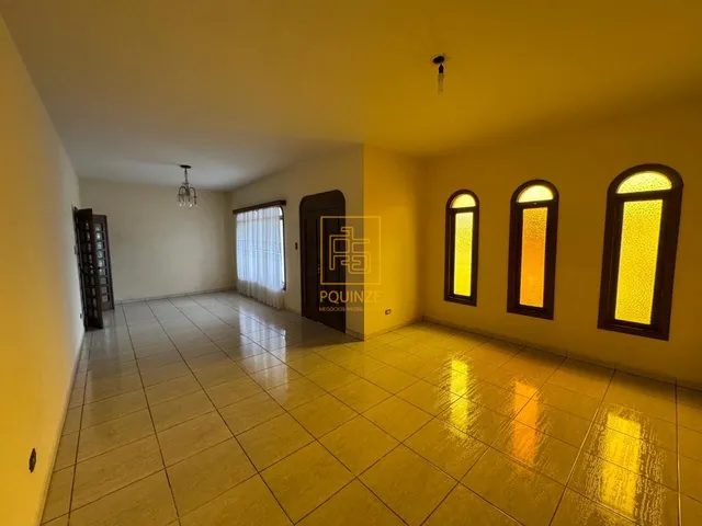 Imagem 16: Casa de Esquina com Quintal Amplo no Bairro das Capitais