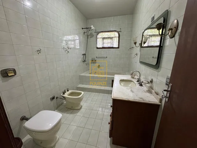 Imagem 14: Casa de Esquina com Quintal Amplo no Bairro das Capitais