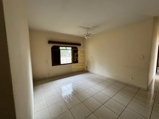 Imagem 4: Casa de Esquina com Quintal Amplo no Bairro das Capitais