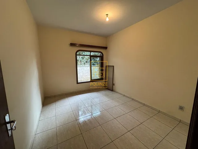 Imagem 9: Casa de Esquina com Quintal Amplo no Bairro das Capitais