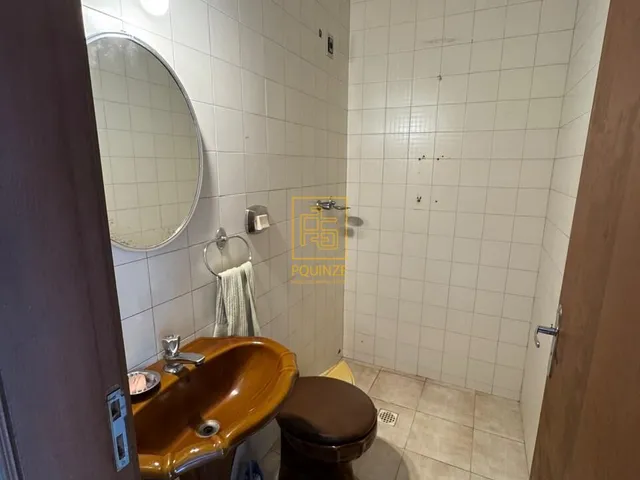 Imagem 2: Casa de Esquina com Quintal Amplo no Bairro das Capitais