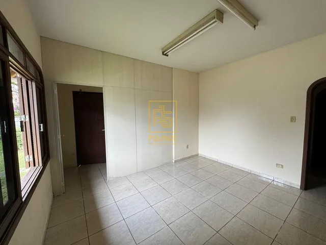 Imagem 5: Casa de Esquina com Quintal Amplo no Bairro das Capitais