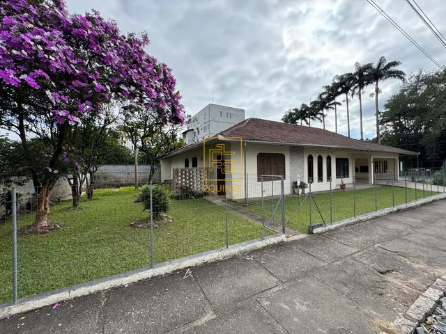 Imagem 12: Casa de Esquina com Quintal Amplo no Bairro das Capitais