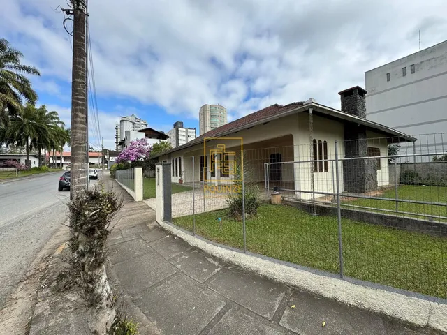 Imagem 8: Casa de Esquina com Quintal Amplo no Bairro das Capitais
