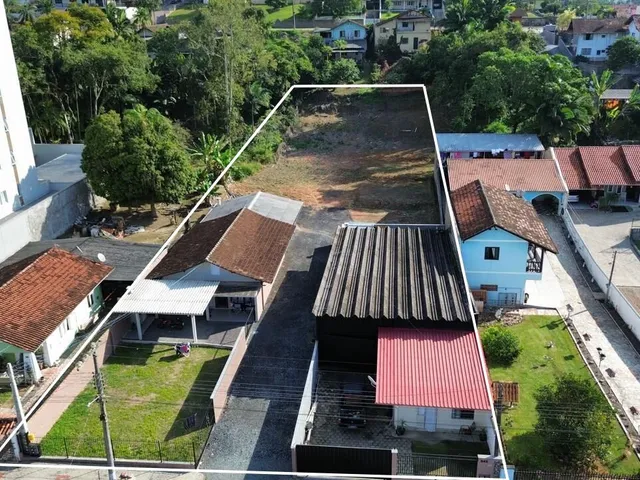 Imagem: Imóvel completo com casa, kitnets e galpão