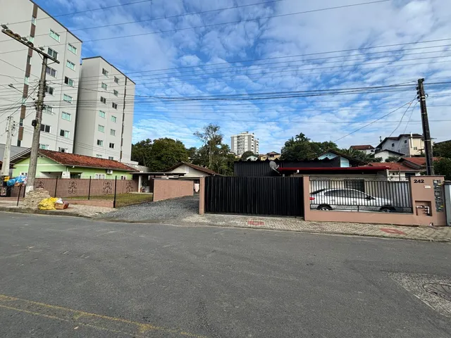Imagem 2: Imóvel completo com casa, kitnets e galpão no bairro Quintino