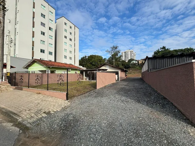 Imagem 3: Imóvel completo com casa, kitnets e galpão no bairro Quintino