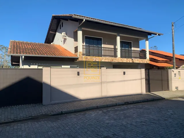 Imagem: Casa com energia solar e amplo quintal no