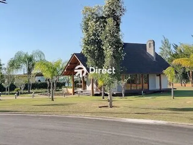 Imagem: A casa possui 5 Dormitórios, 4 Suítes, 2 Banheiros, 3