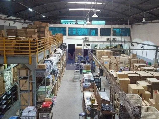 Imagem: Pavilhão/Galpão à venda no bairro Santo