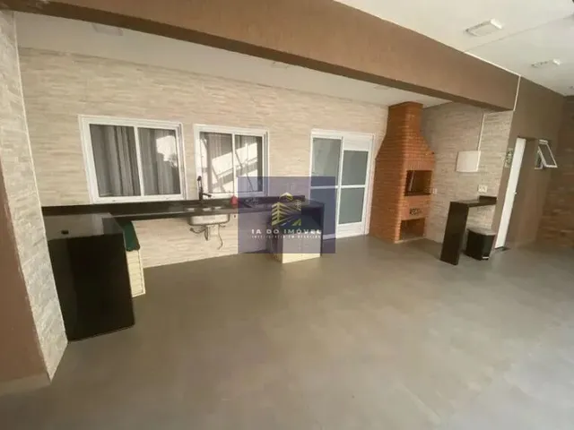 Imagem: A casa possui 3 Dormitórios, 3 Suítes, 5 Banheiros, 5