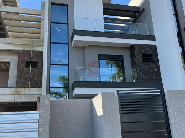 Imagem: Sobrado Triplex com 4 Dormitórios À Venda