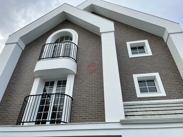 Imagem: Sobrado Triplex com 3 Dormitórios À Venda