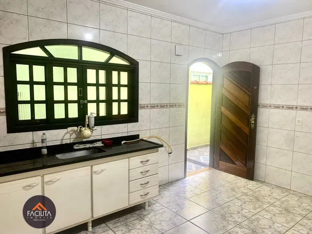 Imagem: A casa possui 2 Dormitórios, 1 Suíte, 2 Banheiros, 2