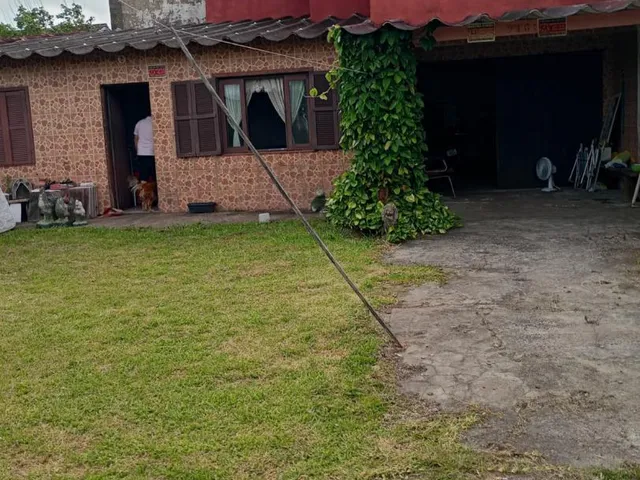 Imagem: Casa de Alvenaria com Churrasqueira em Rua