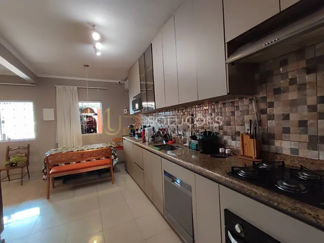 Imagem: Casa com 2 residências Energia solar
