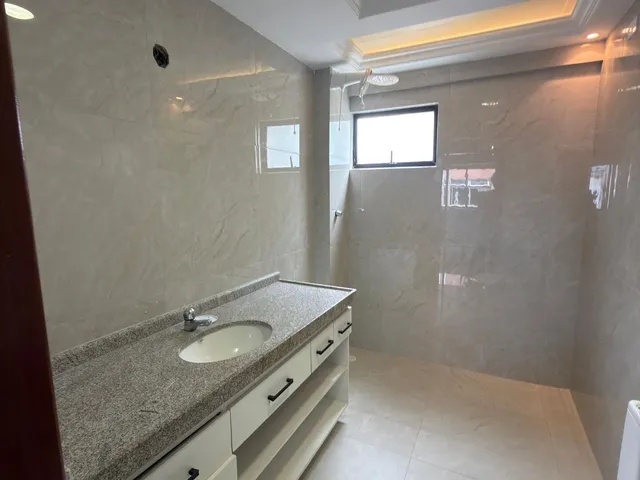 Imagem 8: 03 Quartos Sendo Um Suíte, Móveis Fixos, na Ponta Verde
