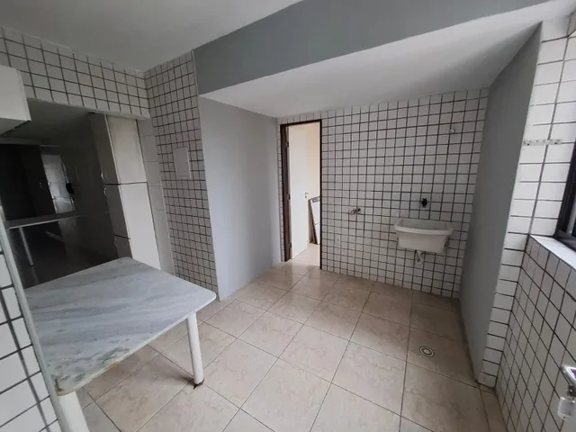 Imagem 2: Apartamento de Luxo com 3 Quartos e 146m² no Rosarinho, Recife-PE 2 Vagas de Garagem
