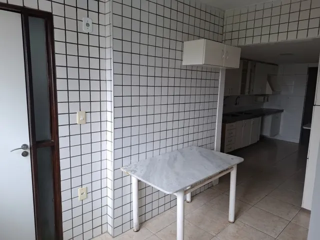 Imagem 10: Apartamento de Luxo com 3 Quartos e 146m² no Rosarinho, Recife-PE 2 Vagas de Garagem