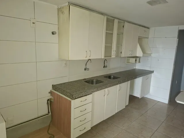 Imagem 13: Apartamento de Luxo com 3 Quartos e 146m² no Rosarinho, Recife-PE 2 Vagas de Garagem