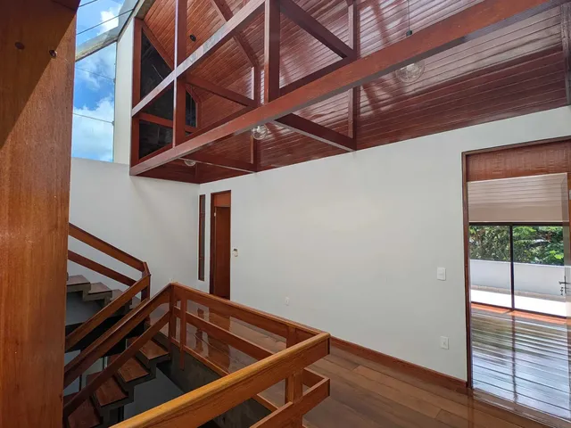 Imagem 12: Casa com 5 Dormitórios Sendo 3 Suítes e 4 Vagas de Garagem em Florianópolis/Sc