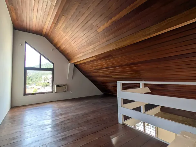 Imagem 7: Casa com 5 Dormitórios Sendo 3 Suítes e 4 Vagas de Garagem em Florianópolis/Sc