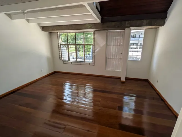 Imagem 4: Casa com 5 Dormitórios Sendo 3 Suítes e 4 Vagas de Garagem em Florianópolis/Sc