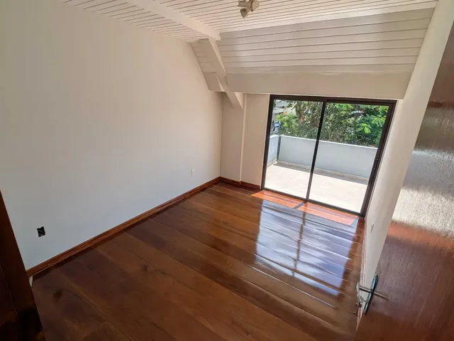Imagem 9: Casa com 5 Dormitórios Sendo 3 Suítes e 4 Vagas de Garagem em Florianópolis/Sc