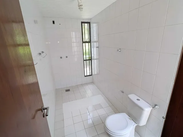 Imagem 3: Casa com 5 Dormitórios Sendo 3 Suítes e 4 Vagas de Garagem em Florianópolis/Sc