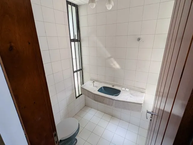Imagem 14: Casa com 5 Dormitórios Sendo 3 Suítes e 4 Vagas de Garagem em Florianópolis/Sc