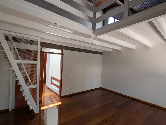 Imagem 5: Casa com 5 Dormitórios Sendo 3 Suítes e 4 Vagas de Garagem em Florianópolis/Sc