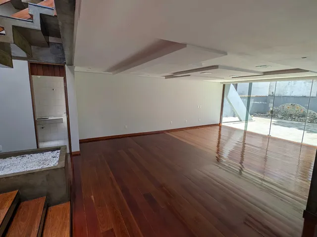 Imagem 11: Casa com 5 Dormitórios Sendo 3 Suítes e 4 Vagas de Garagem em Florianópolis/Sc