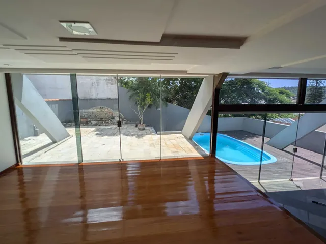 Imagem 6: Casa com 5 Dormitórios Sendo 3 Suítes e 4 Vagas de Garagem em Florianópolis/Sc