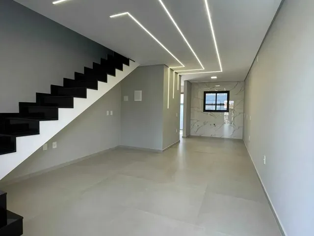 Imagem 2: Casa com 2 dormitórios sendo 2 suítes e 2 vagas de garagem em Palhoça/SC